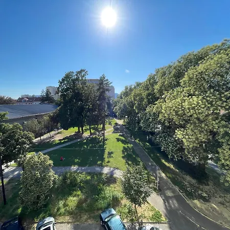 Luxurious 3 Bedroom Center Flat With Ac!