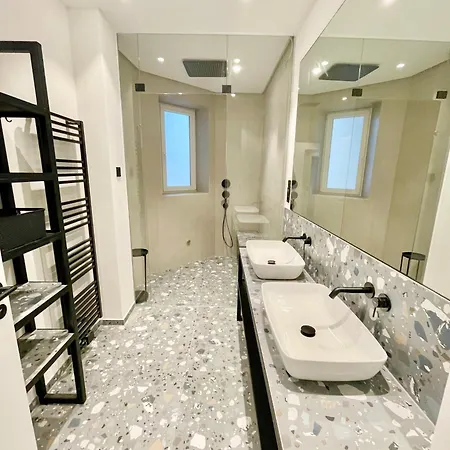 Luxurious 3 Bedroom Center Flat With Ac! * Γκρατς
