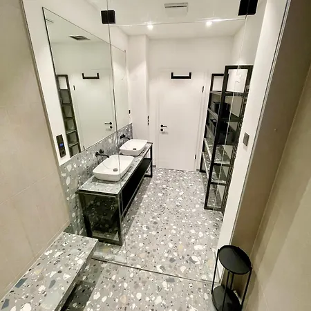 Luxurious 3 Bedroom Center Flat With Ac! * Γκρατς