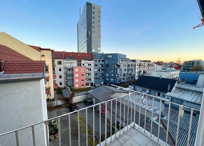 Luxurious 3 Bedroom Center Flat With Ac! *