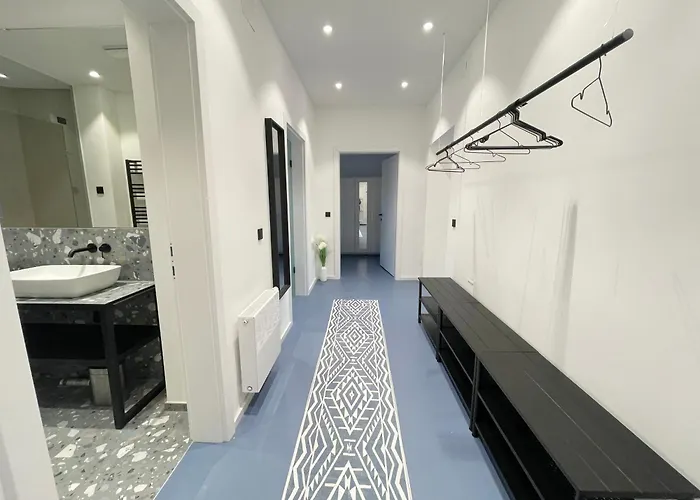 Luxurious 3 Bedroom Center Flat With Ac!