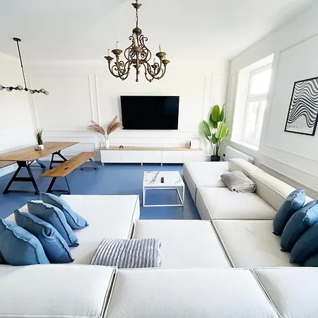 Luxurious 3 Bedroom Center Flat With Ac!