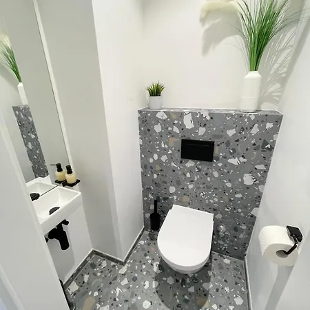 Luxurious 3 Bedroom Center Flat With Ac! Apartment *