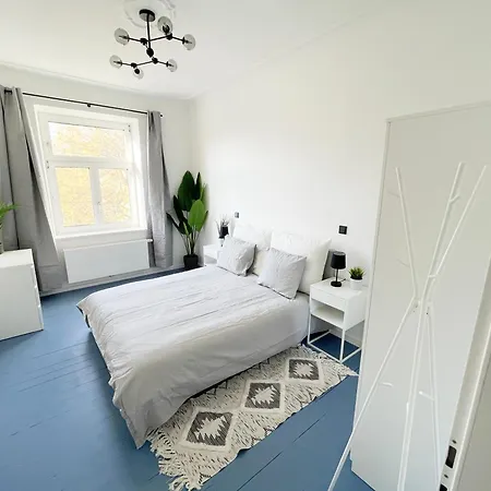 Luxurious 3 Bedroom Center Flat With Ac! Apartment