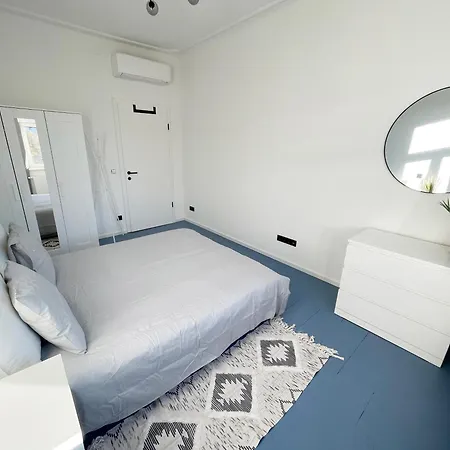 Apartment Luxurious 3 Bedroom Center Flat With Ac! *