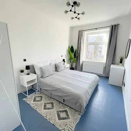 Apartment Luxurious 3 Bedroom Center Flat With Ac!