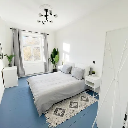 Luxurious 3 Bedroom Center Flat With Ac! Apartment *