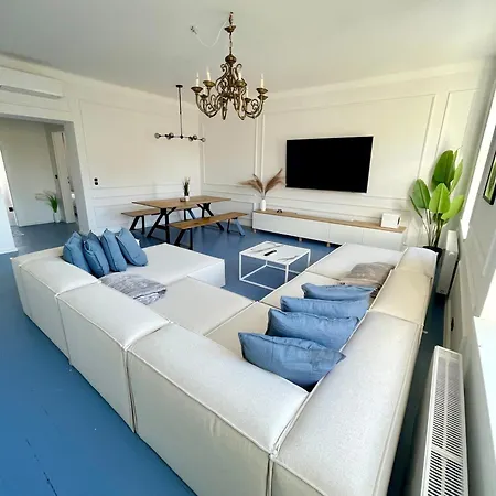 Apartment Luxurious 3 Bedroom Center Flat With Ac! *