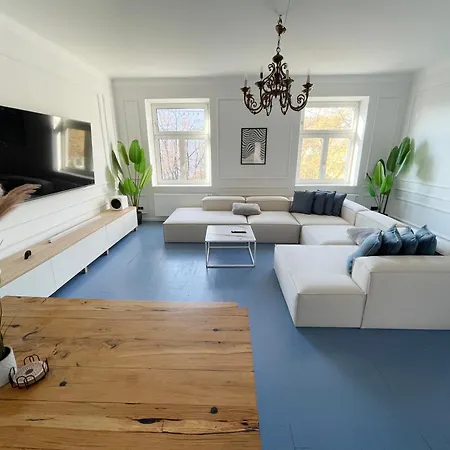 Luxurious 3 Bedroom Center Flat With Ac! Apartment *