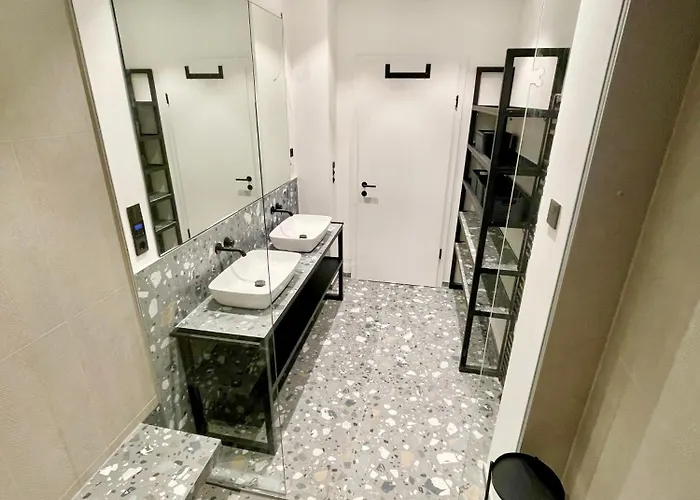 Luxurious 3 Bedroom Center Flat With Ac! * Graz