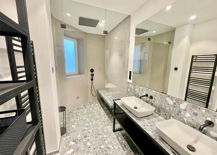 Luxurious 3 Bedroom Center Flat With Ac! Appartamento *